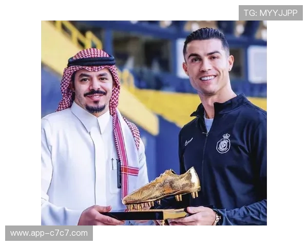 沙特联赛与非洲足联合作颁奖礼,门将布努获奖引发热议 沙特联赛与非洲足联合作颁奖礼,门将布努获奖引发热议