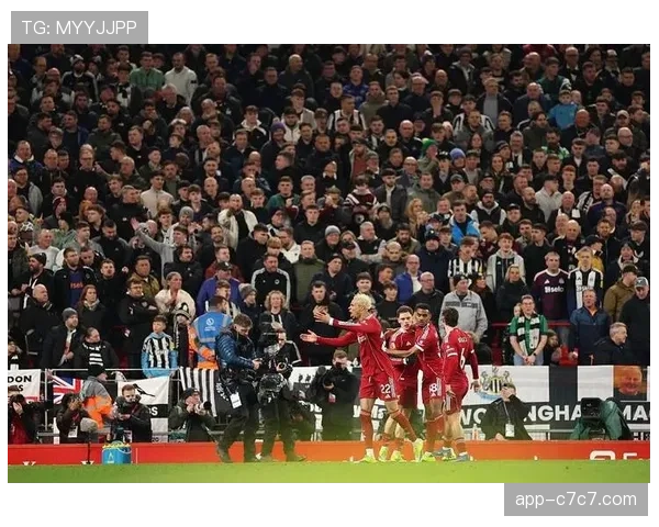 纽卡斯尔霍尔远射扳平比分，丹·伯恩越位进球被吹无效