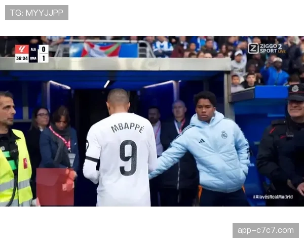 皇马vs阿拉维斯半场战罢，姆巴佩折射破门1-0领先